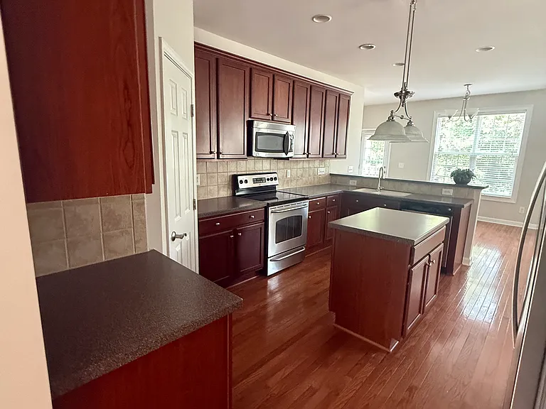 225 Stoke Hammond Ct — Photo 4