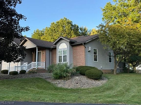2nd image of 1315 Surrey Point Dr SE