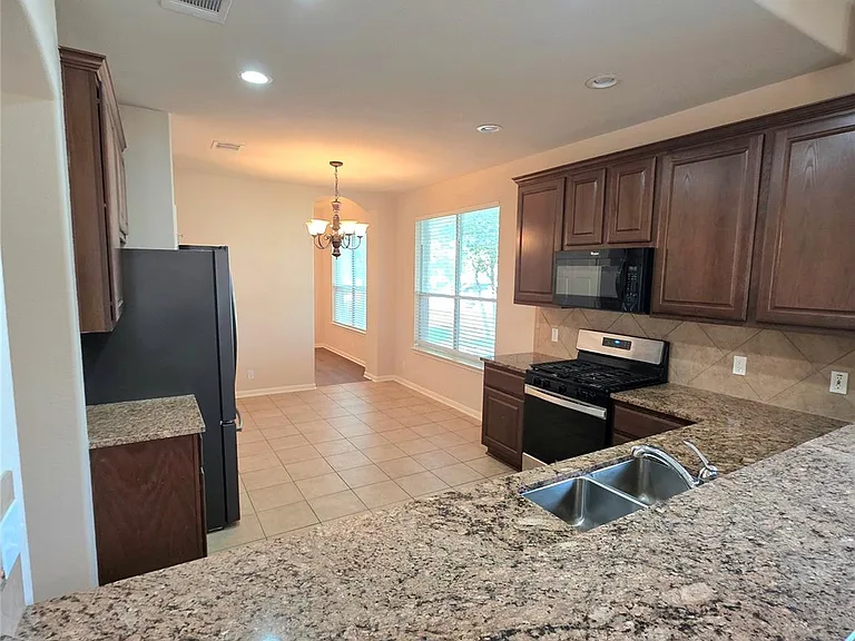 2215 Conway Cv — Photo 6