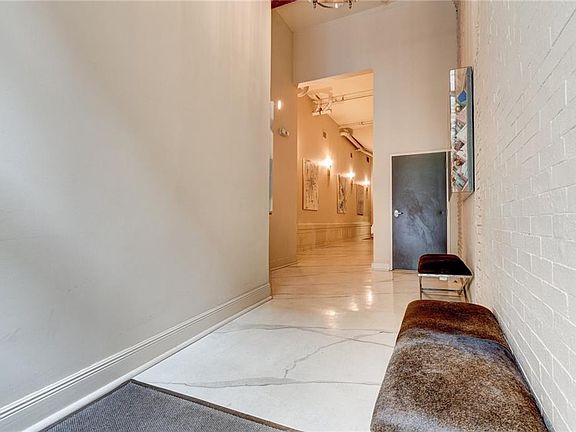 2nd image of 528 Baronne St APT 401