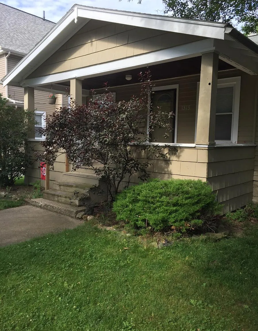 3 bed, $2,000 — Photo 2