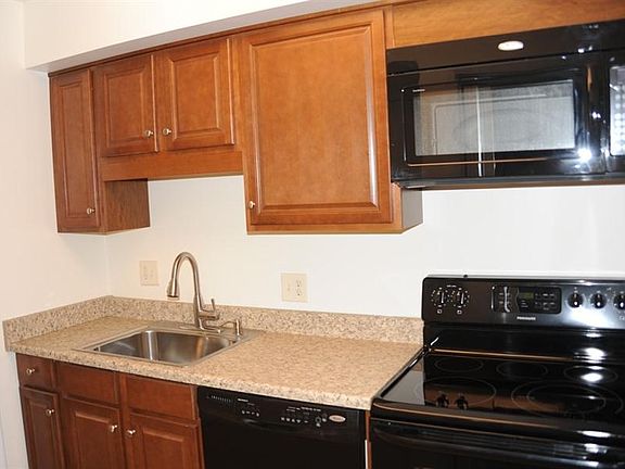 3rd image of 9706 Hagel Cir