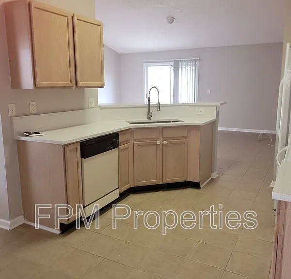 570 Manship Dr — Photo 3