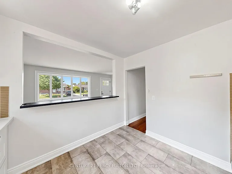25 Kenwood Cres — Photo 12