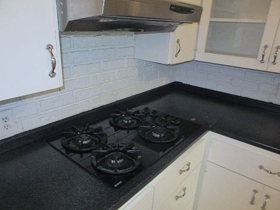 5th image of 1002 N Jefferson Ave