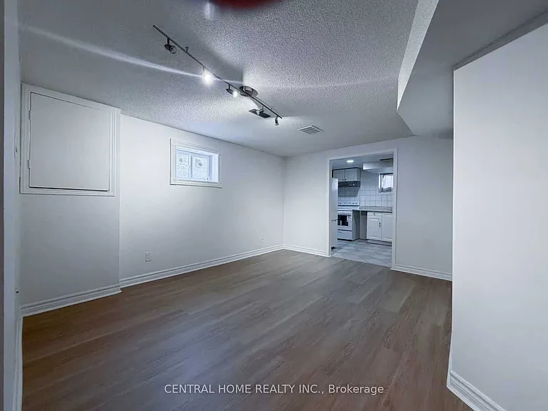 11 Tineta Cres #BASEMENT — Photo 8