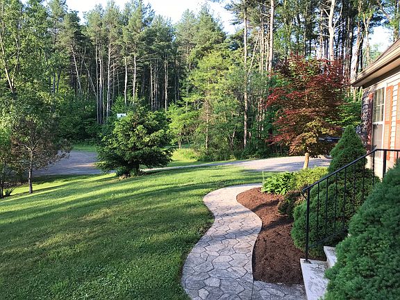 5th image of 94 Pine Grove Ln