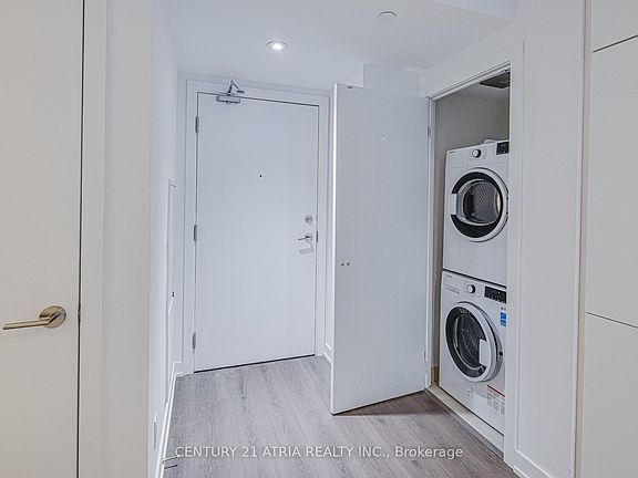 4th image of 8 Wellesley St W #1702