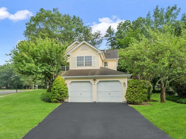 31 Cloister Lane, Middle Island, NY 11953