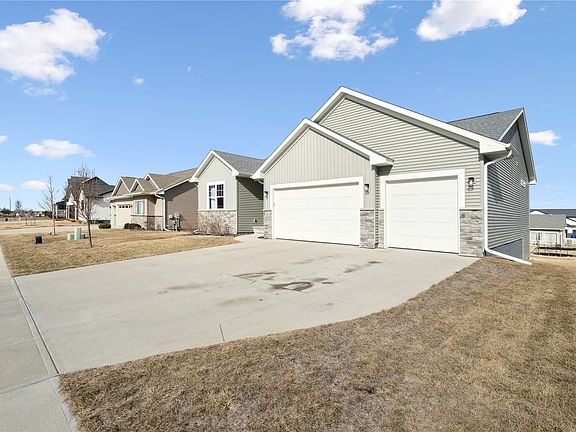 3rd image of 206 Ridgeway Dr