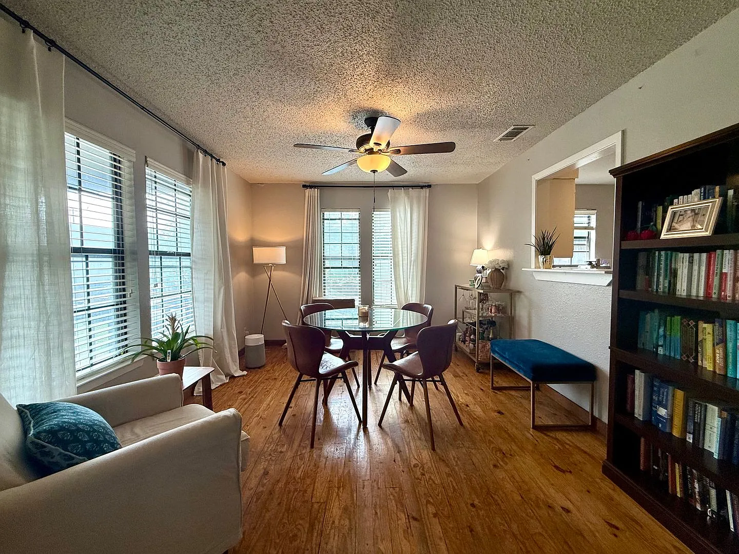 4/3 Home in Clarksville! Incredible location! Available for mid-July! — Photo 3