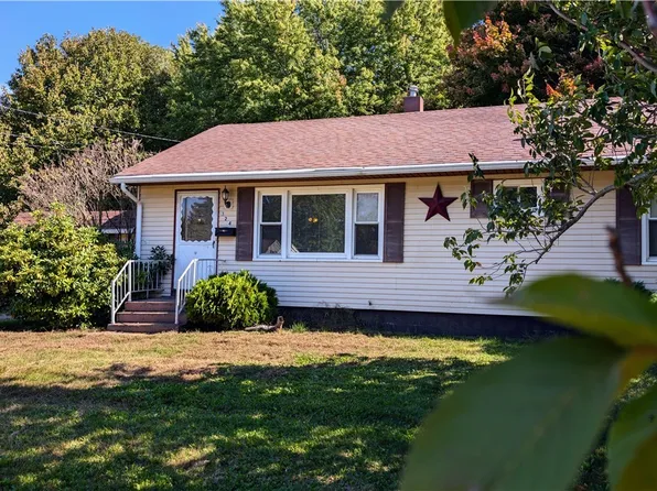 324 Hosford Ave, Conneaut, OH 44030