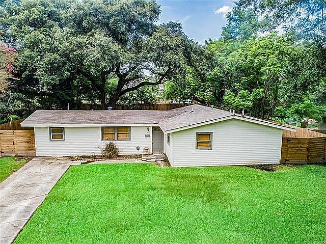 1st image of 202 Fairfax Pl