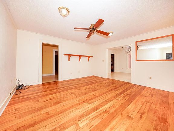 5th image of 204 Willow St