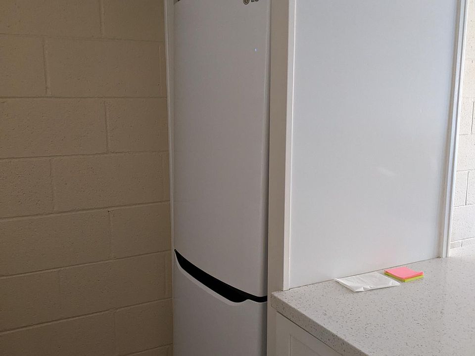 1st image of 225 W 6th St APT 409