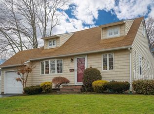 25 Grand Haven Dr, Commack, NY 11725