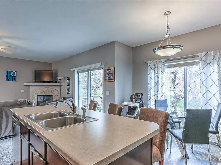 7033 S 183rd Ave — Photo 5