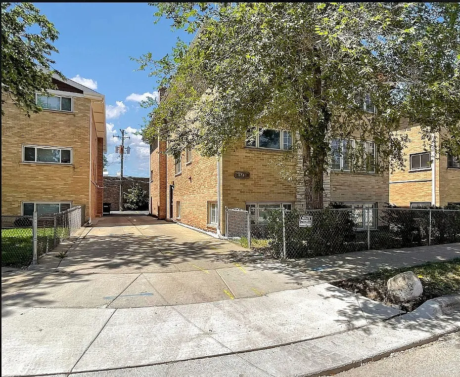2 bed, 900 sqft, $1,899 — Photo 1