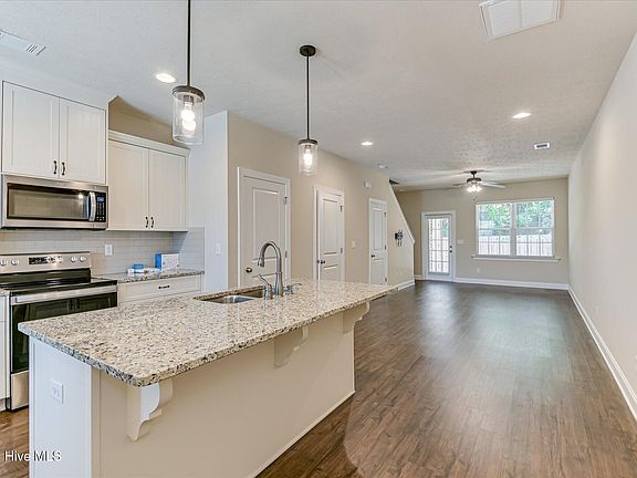 2nd image of 1842 Butternut Drive