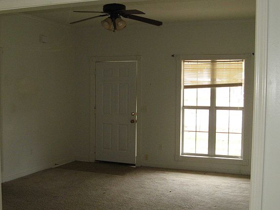 3rd image of 119 Fleetwood Dr