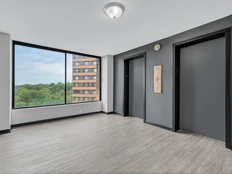 The Warwick Apartments — Photo 11