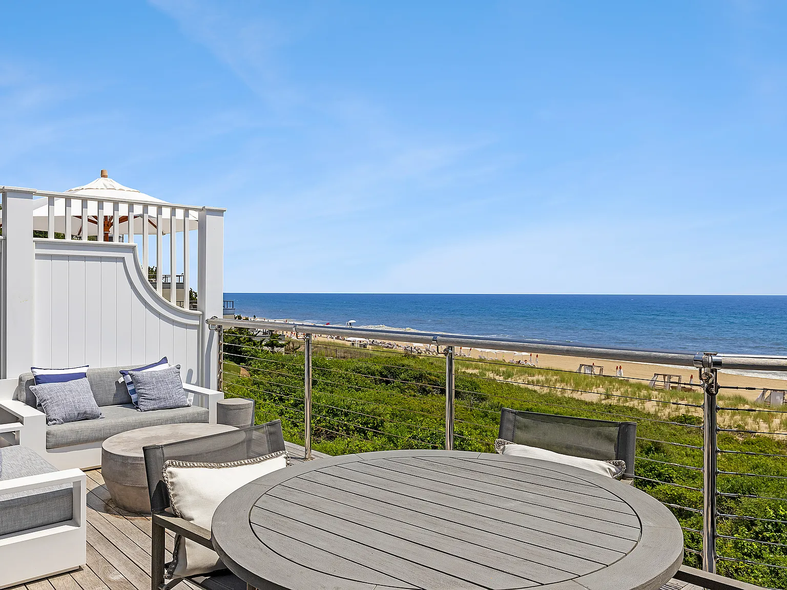 The Residences At Gurneys - Beautiful Oceanfront Retreat — Photo 2