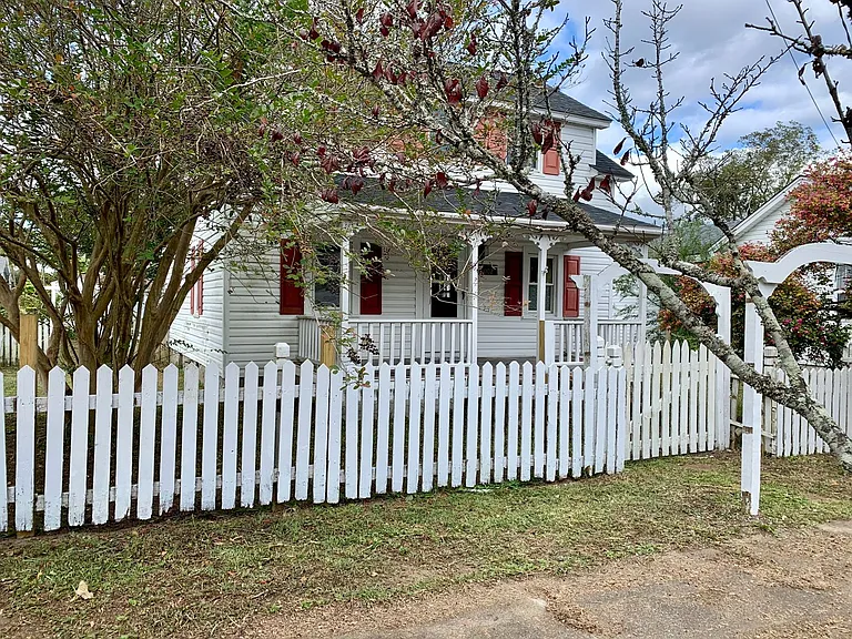 1002 Fisher St — Photo 10