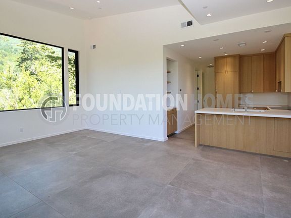 4th image of 500A Lovell Ave