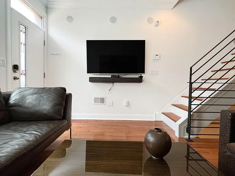 2241 Cross St — Photo 10