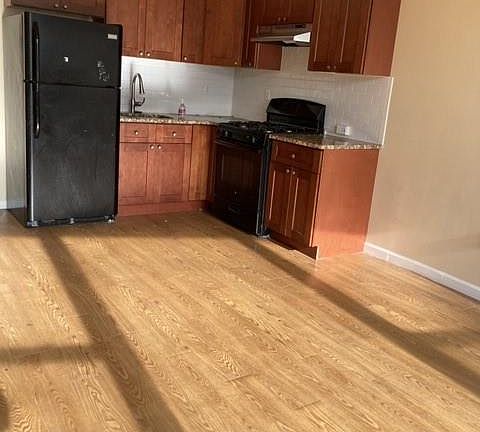 4th image of 475 Ashford Ave #2