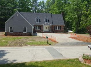 27 Maplewood Ave, Tyngsboro, MA 01879