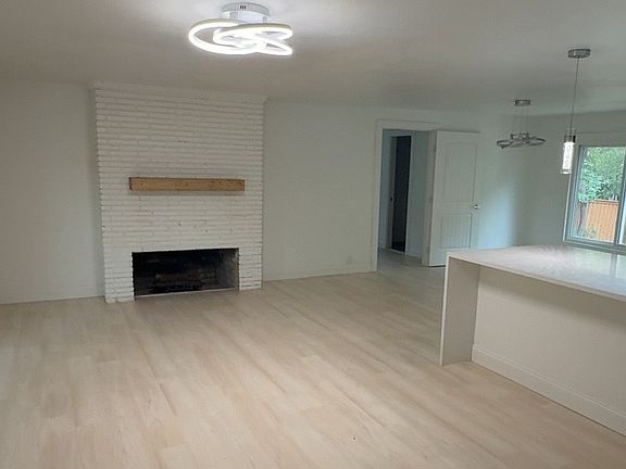 4th image of 4104 Middlebrook Rd