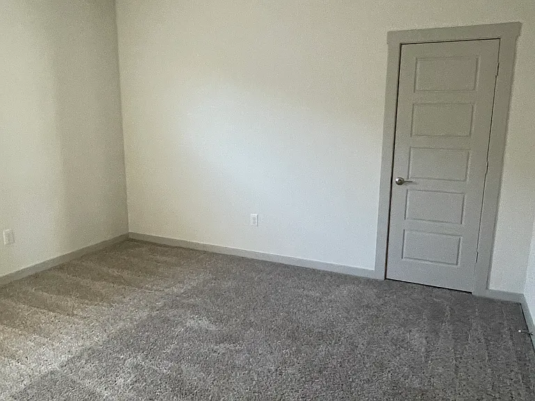 10501 Fulton Ave — Photo 2