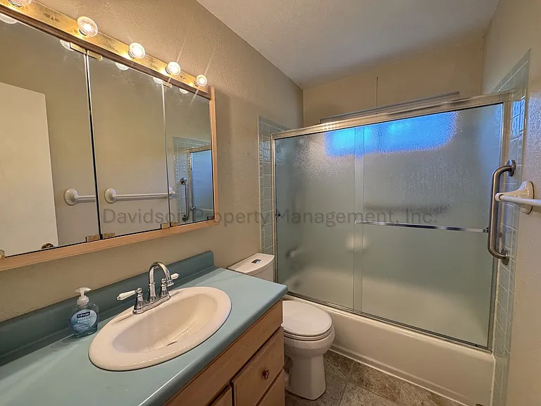 1429 Auburn Dr — Photo 8