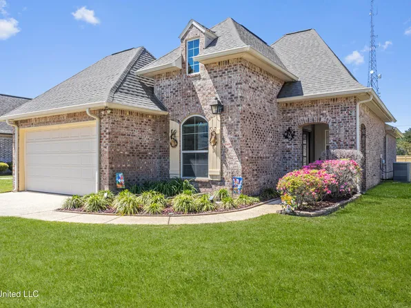 3901 Acadian Village Dr, Ocean Springs, MS 39564