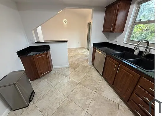 3 bed, 1270 sqft, $4,600 — Photo 4