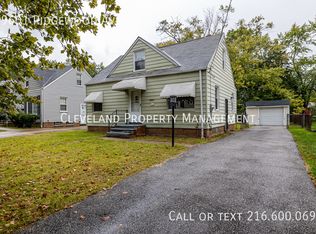 19601 Ridgewood Ave, Warrensville Heights, OH 44122