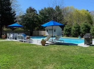 34 Central Ave, East Quogue, NY 11942