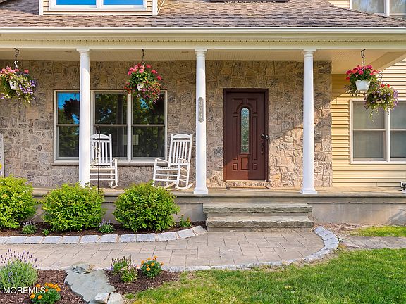 5th image of 304 Merrimac Road