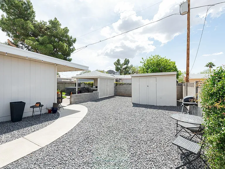 2237 E Hillery Dr — Photo 20