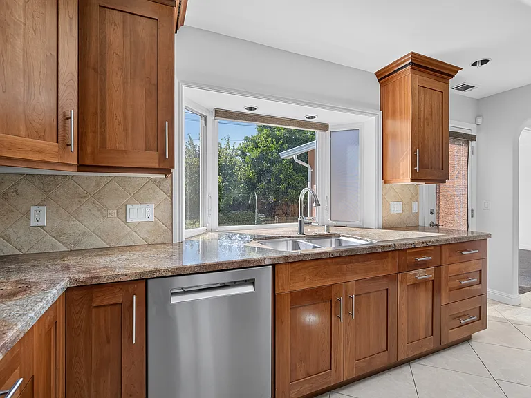 879 S Knickerbocker Dr — Photo 14
