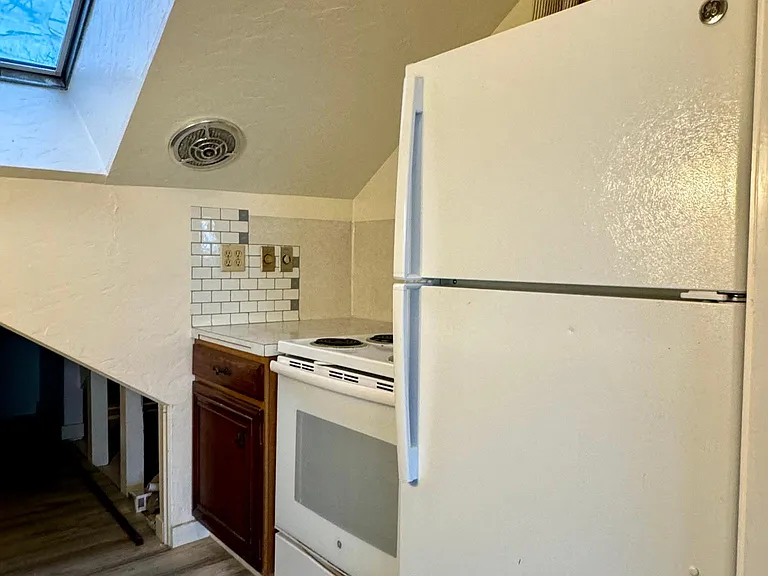 1 W Highland Dr #12 — Photo 17