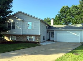 211 Agamemnon Ct, Saint Peters, MO