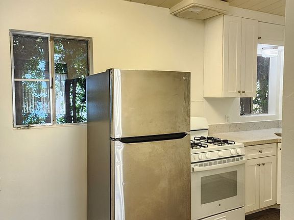 5th image of 221-225 D Ave #E