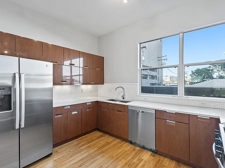 1015 N 21st St — Photo 25