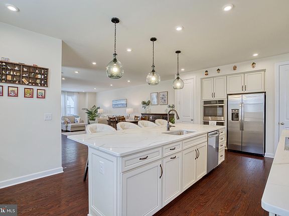 3rd image of 8109 Zoe Pl