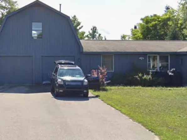 5015 Highland Dr, Traverse City, MI 49685
