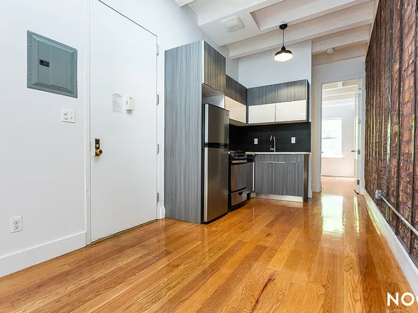 31 Montrose Avenue image 1 of 16