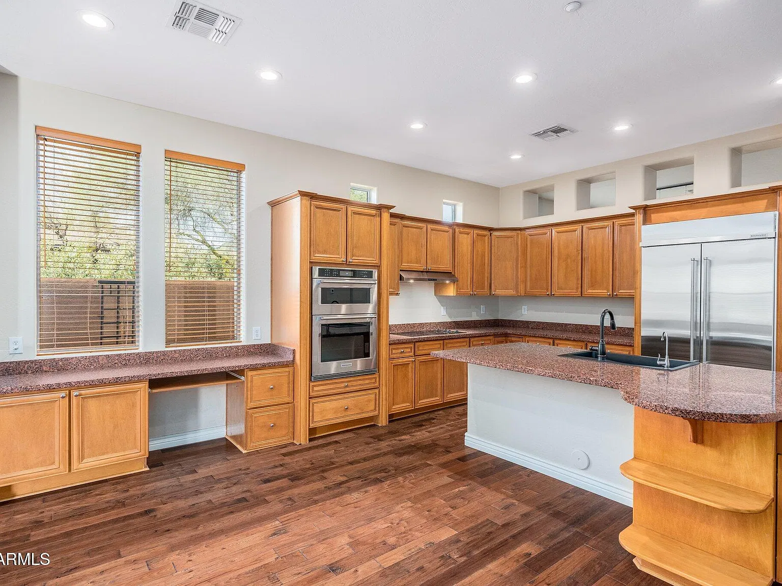 4 bed, 2.5 bath, 2500 sqft, $5,100 — Photo 4