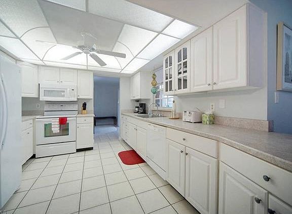 4th image of 4905 SW 25th Pl